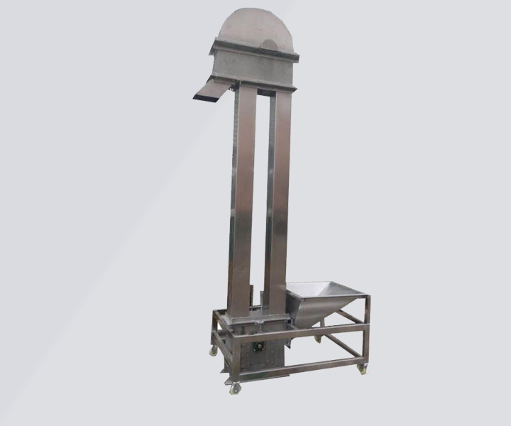 Flour conveying bucket elevator